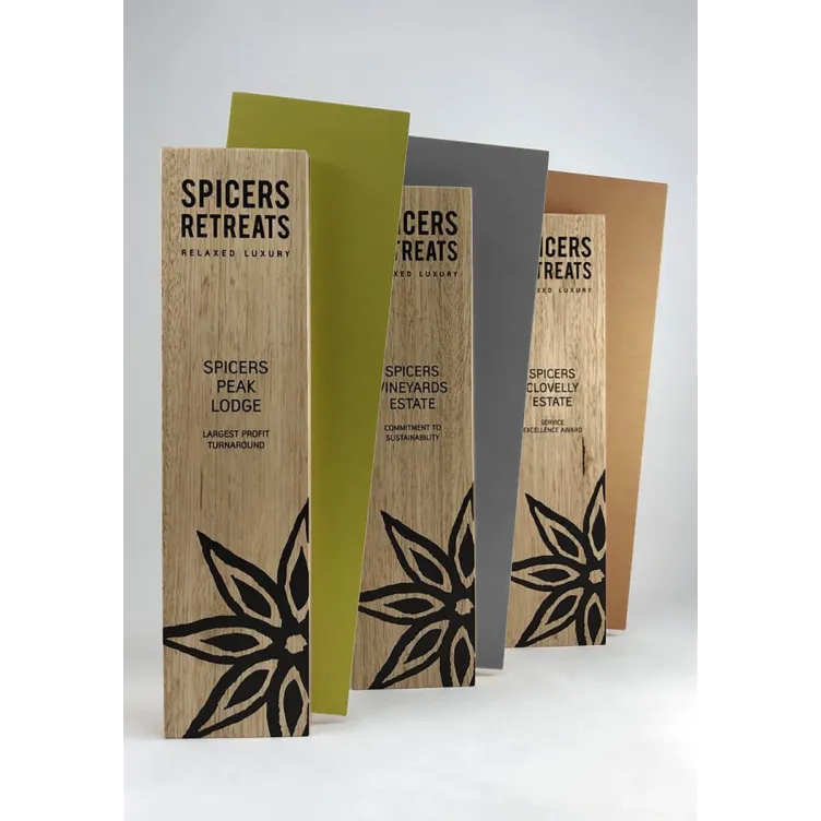 Trofeo de Madera y placa de aluminio