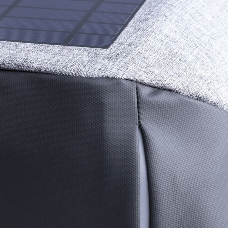 Mochila Koneit Conexión USB. Bolsillo Acolchado para Portátil y Tablet. Parte Trasera y Cintas Acolchadas. Cierre Seguridad Incluido
