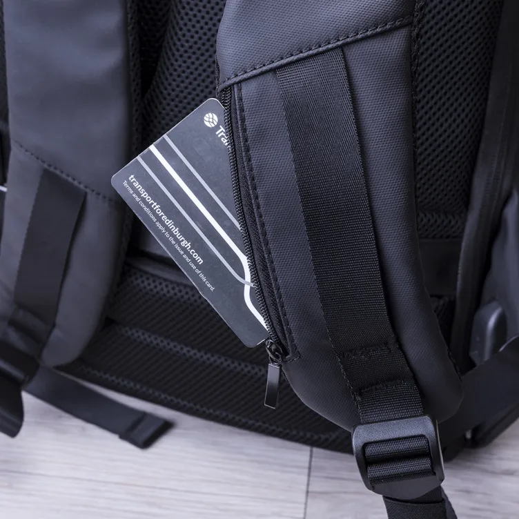 Mochila Antirrobo Ranley Conexión USB. Bolsillo Acolchado para Portátil y Tablet. Parte Trasera y Cintas Acolchadas. Cierre Seguridad Incluido